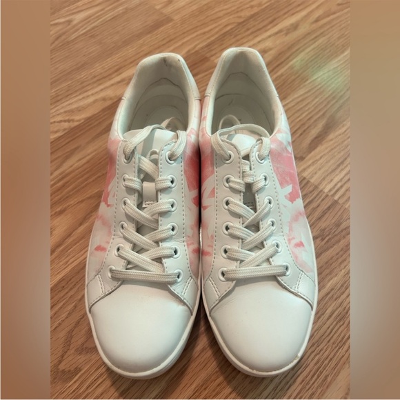 Womens Size 6 Pink and White poppy lace up Michael Kors shoes - Picture 2 of 6